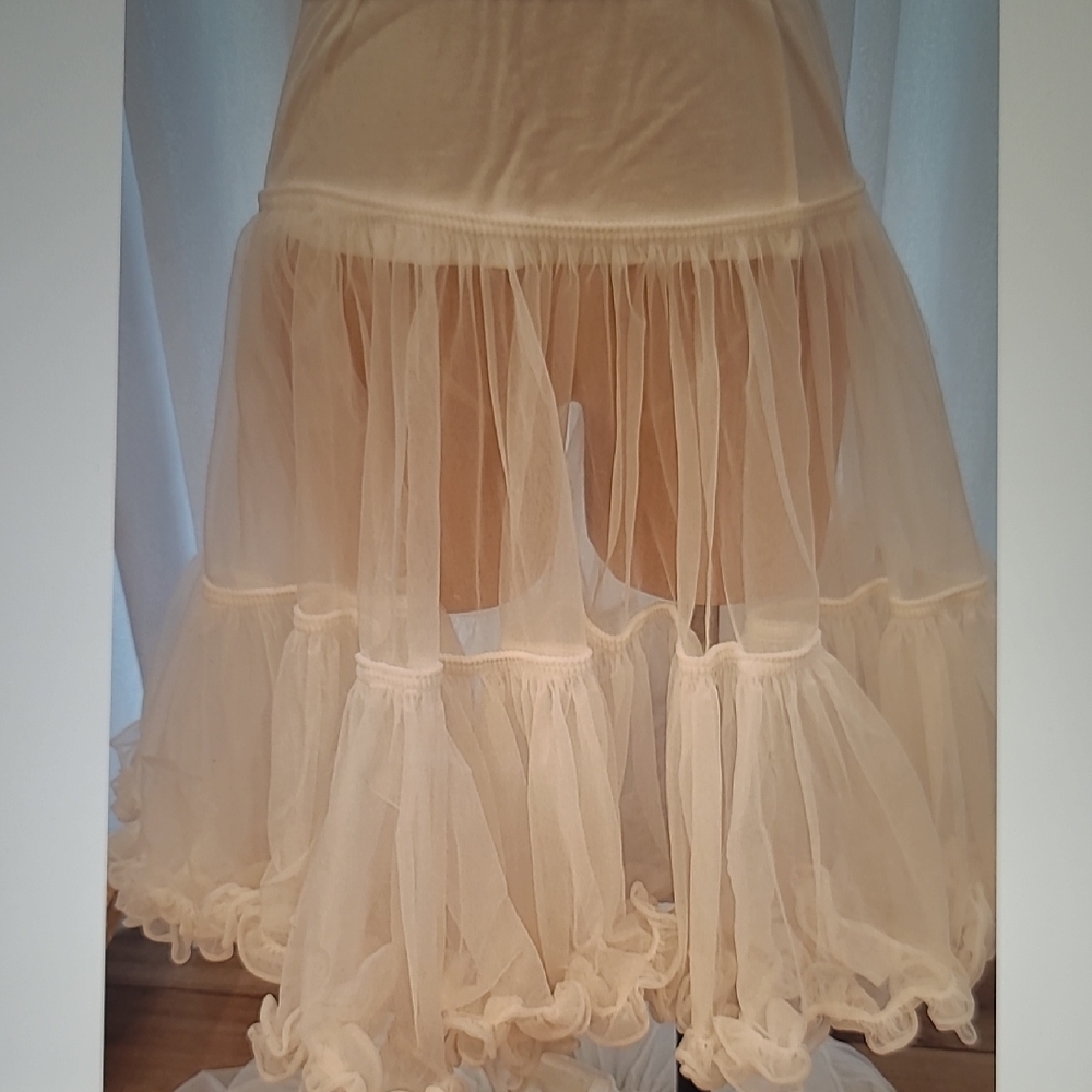 *VINTAGE* Ruffled Full Slips